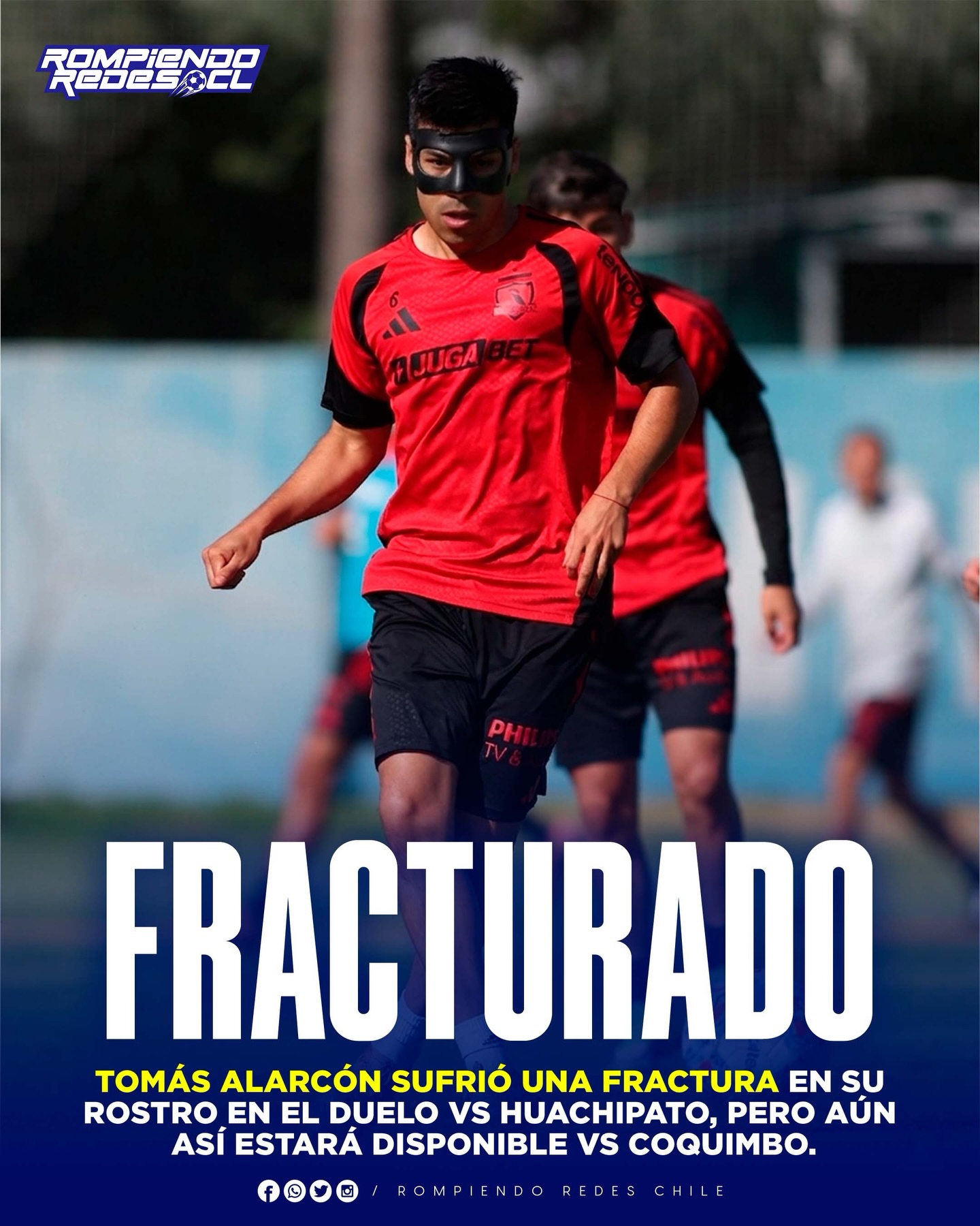 𝑳𝑶𝑺 𝑮𝑨𝑱𝑬𝑺 𝑫𝑬𝑳 𝑶𝑭𝑰𝑪𝑰𝑶 🤕

Tomás Alarcón, mediocampista albo, fue uno de los que entrenó diferenciado durante la semana, pero no por una lesión muscular, sino por una fractura que sufrió en su rostro por un golpe que recibió ante Huachipato.

Fue Fernando Ortiz, DT de Colo-Colo, quien confirmó esto y también dijo que el jugador usó una máscara y logró reintegrarse a los entrenamientos. A pesar de sus molestias, fue citado y estará vs Coquimbo por la Copa de la Liga.

¿Cómo debería formar el mediocampo albo pasa el debut en el nuevo torneo nacional? 👀✍🏻 #RR