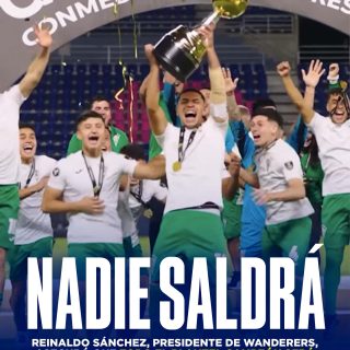 𝑳𝑶𝑺 𝑩𝑳𝑰𝑵𝑫𝑨𝑹𝑶𝑵 🔒💰

Wanderers Sub20 salió campeón de la Copa Libertadores y automáticamente algunas figuras del plantel comenzaron a ser sondeados de clubes “más grandes”, pero probablemente ninguna pueda salir del club.

Reinaldo Sánchez, presidente de Wanderers, aseguró que TODO EL PLANTEL CAMPEÓN será blindado con un contrato profesional de 4 años.

En este periodo la prioridad será que los jugadores debuten, sumen minutos en el primer equipo y así después poder venderlos en un mayor valor.

¿Opiniones? 👀✍🏻 #RR