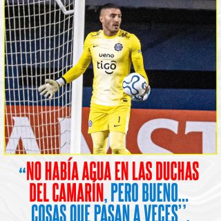 𝑺𝑬 𝑭𝑼𝑬𝑹𝑶𝑵 𝑺𝑰𝑵 𝑩𝑨𝑵̃𝑨𝑹𝑺𝑬😅
Una insólita situación se vivió en el Estadio Bicentenario de La Florida, luego de la derrota de Audax Italiano frente a Olimpia de Paraguay por 2-0.
En la zona mixta post partido, el arquero del conjunto paraguayo, Gastón Oliveira, se retiró señalándole a la prensa que estaba apurado por llegar al hotel, debido a que, según él, no había agua en las duchas de los camarines visitantes del estadio.
Pese a la cómica situación, el portero accedió a responder las preguntas de la prensa, en donde señaló que: "Son cosas que pasan".
¿Qué te parece esta insólita situación?👀✍🏽 #RR