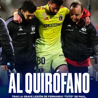 𝑭𝑼𝑬 𝑴𝑨́𝑺 𝑮𝑹𝑨𝑽𝑬 𝑫𝑬 𝑳𝑶 𝑸𝑼𝑬 𝑺𝑬 𝑷𝑬𝑵𝑺𝑨𝑩𝑨: 𝑺𝑬𝑹𝑨́ 𝑶𝑷𝑬𝑹𝑨𝑫𝑶😯‼️

🚑El cuerpo médico de Colo-Colo ratificó la gravedad de la lesión sufrida por el guardameta Fernando de Paul tras el último encuentro frente a Palestino. 

🤕El diagnóstico oficial indica una desinserción de uno de sus isquiotibiales, lo que implica la rotura del tendón en su unión con el hueso.

🏥El portero será operado en las próximas horas para iniciar de inmediato su proceso de rehabilitación. Aunque el plazo exacto se definirá tras la cirugía, es un hecho que De Paul se ausentará por el resto del semestre, quedando descartado para el cierre de la competencia oficial.

🔄Ante esta sensible baja, el cuerpo técnico deberá recurrir a los juveniles de la cantera, Eduardo Villanueva (21 años) y Gabriel Maureira (19 años), quienes son las únicas opciones naturales disponibles en la lista de buena fe para custodiar la portería alba en el tramo final de la temporada.

¿Quién debería ser el elegido para cuidar los 3 palos en Macul, alguno de los canteranos o deberían ir por un portero 'calado' para el segundo semestre?👀✍🏽 #RR