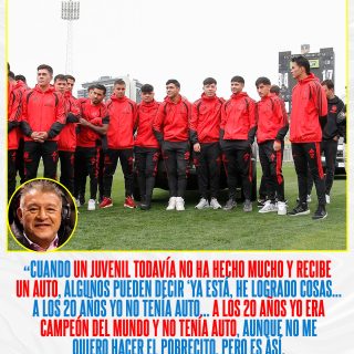 𝑳𝑨 𝑶𝑷𝑰𝑵𝑰𝑶́𝑵 𝑫𝑬𝑳 𝑩𝑰𝑪𝑯𝑰 😳🤯

Claudio “Bichi” Borghi, ex campeón del mundo y ex dt de Colo-Colo, se refirió al canje que realizó el cacique con Jetour, el cual entregará autos a los planteles profesionales del cuadro albo.

En esa línea, Borghi cuestionó los “regalos” para los jugadores, pero sobre todo mostró su preocupación por el mensaje que pueden recibir de mala manera los más jóvenes del plantel.

🗣️“Es un canje, se le hace publicidad a la marca. Pero me preocupan los juveniles… Hay que tener mucho cuidado con estas regalías para los jóvenes, pueden pensar que está todo logrado y aún no han comenzado”, sentenció Claudio Borghi.

¿Qué te parece la opinión del “bichi”? 👀✍🏻 #RR