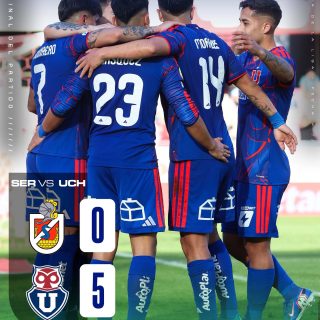 𝑻𝑹𝑬𝑴𝑬𝑵𝑫𝑨 𝑮𝑶𝑳𝑬𝑨𝑫𝑨 𝑨𝒁𝑼𝑳 ‼️

Universidad de Chile tuvo una tarde prácticamente perfecta y derrotó inapelablemente a Deportes La Serena, en el partido válido por la fecha 4 de la Copa de la Liga.

📊El triunfo dejó a los azules LÍDERES del grupo con 7 puntos y +6 de diferencia de goles. Los papayeros se quedan COLISTAS del grupo con solo 1 unidad.

⚽️Arce, Lucero, Vázquez y Guerrero x2 anotaron los goles.

¿Qué les pareció el partido y triunfo azul? 👀✍🏻 #RR